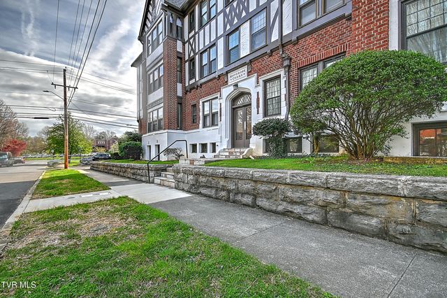 701 West Locust Street Apt 16, Johnson City, TN 37604