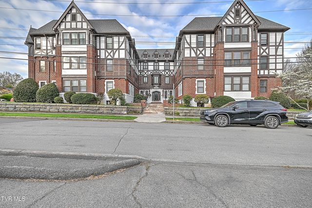 701 West Locust Street Apt 16, Johnson City, TN 37604