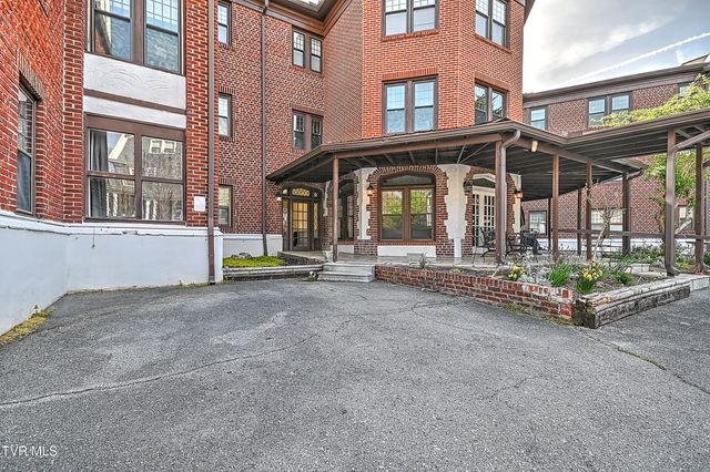 701 West Locust Street Apt 16, Johnson City, TN 37604