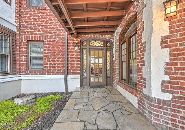 701 West Locust Street Apt 16, Johnson City, TN 37604