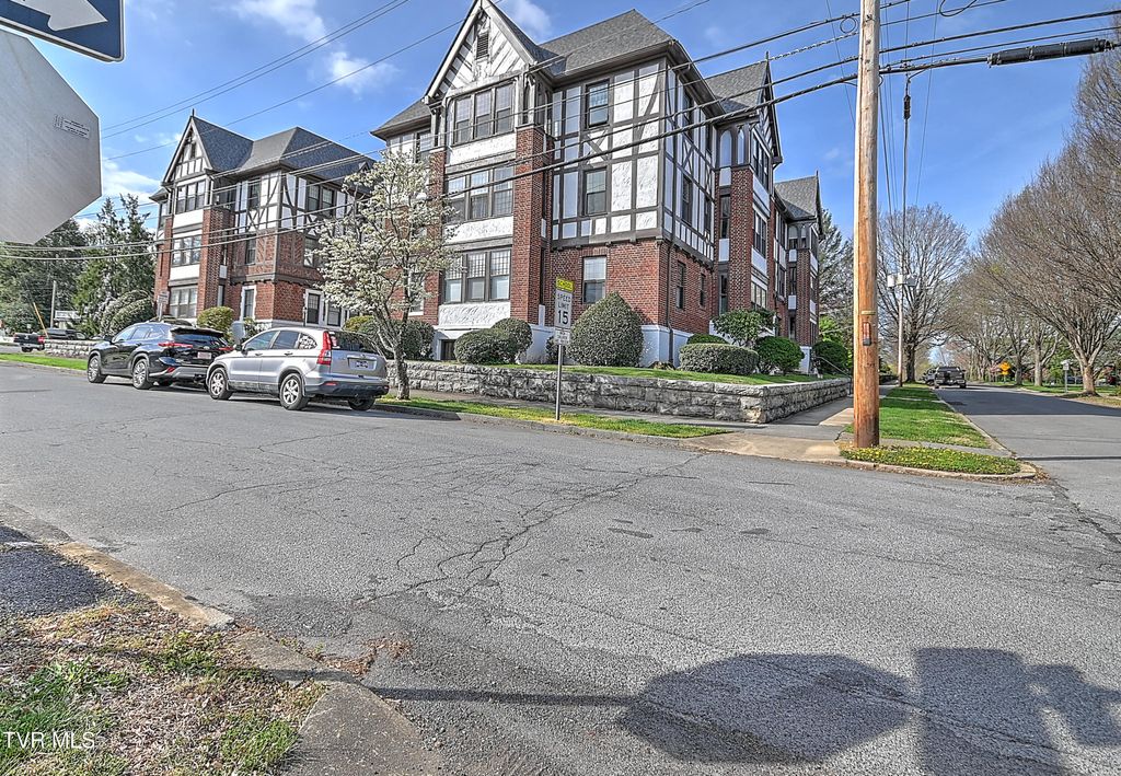 701 West Locust Street Apt 16, Johnson City, TN 37604