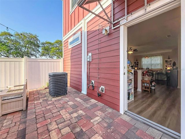 1132 MARTIN LUTHER KING JR AVE, Dunedin, FL 34698