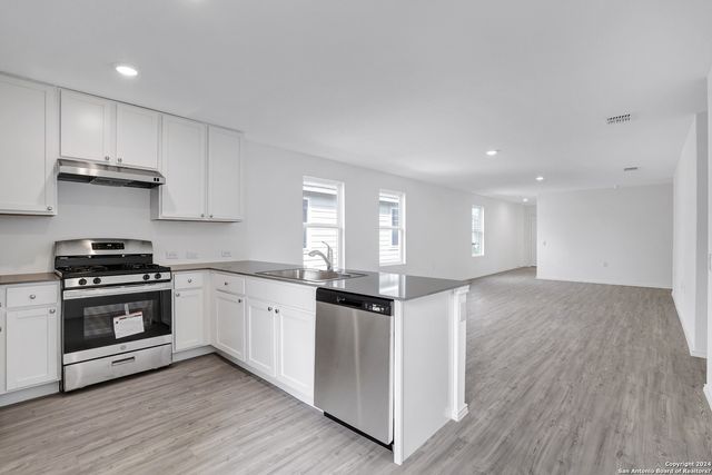 10215 Kersey Ml, San Antonio, TX 78224