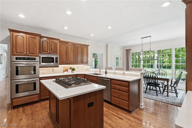 312 Aberdeen Lane, Aurora, OH 44202