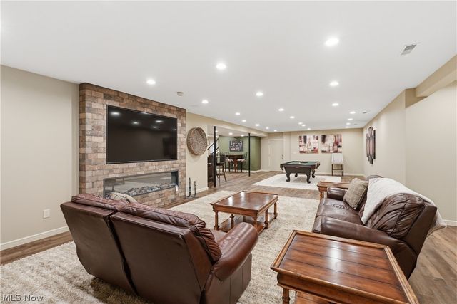 312 Aberdeen Lane, Aurora, OH 44202