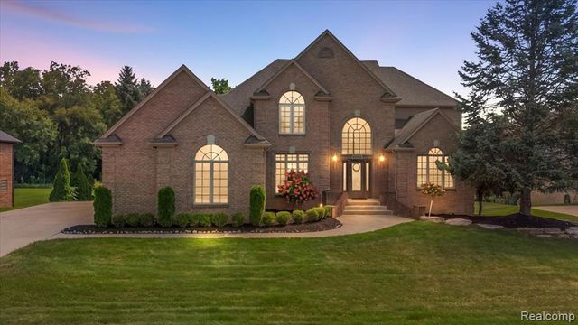 63142 Turnberry Way, Washington, MI 48095