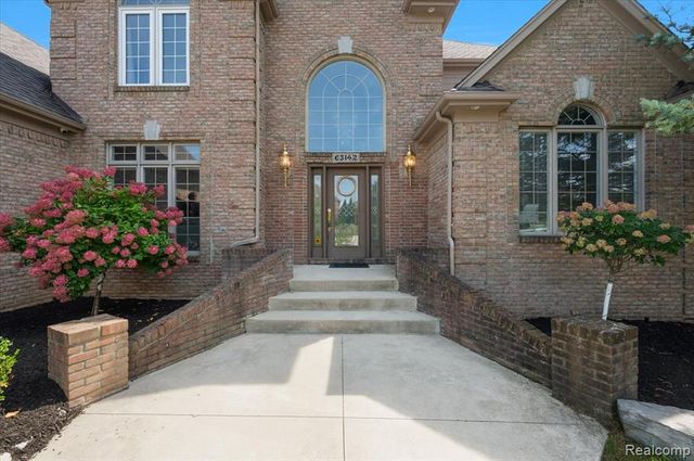 63142 Turnberry Way, Washington, MI 48095