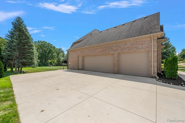63142 Turnberry Way, Washington, MI 48095