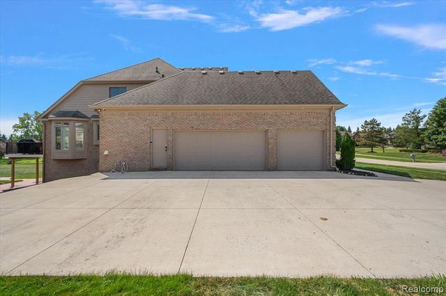 63142 Turnberry Way, Washington, MI 48095