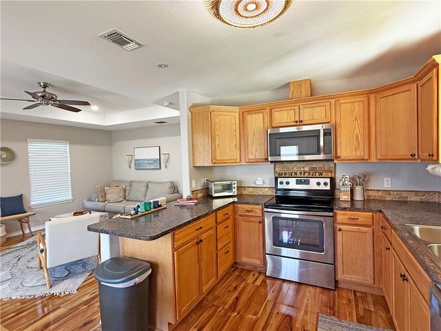 1020 S Live Oak St, Rockport, TX 78382