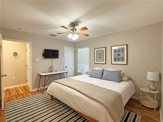 1020 S Live Oak St, Rockport, TX 78382