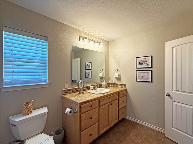 1020 S Live Oak St, Rockport, TX 78382