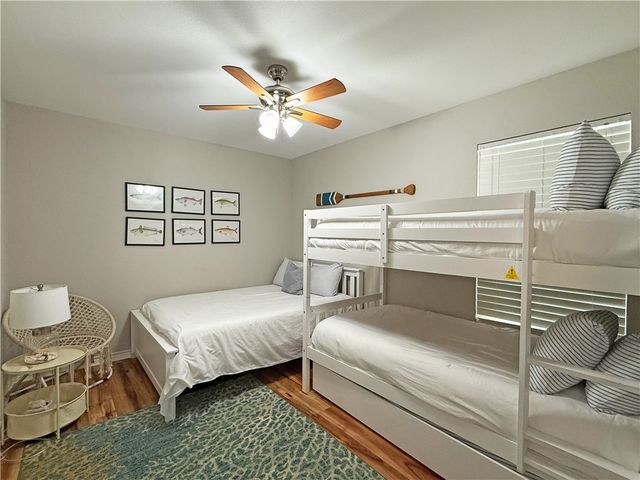 1020 S Live Oak St, Rockport, TX 78382