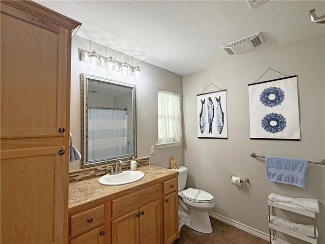 1020 S Live Oak St, Rockport, TX 78382