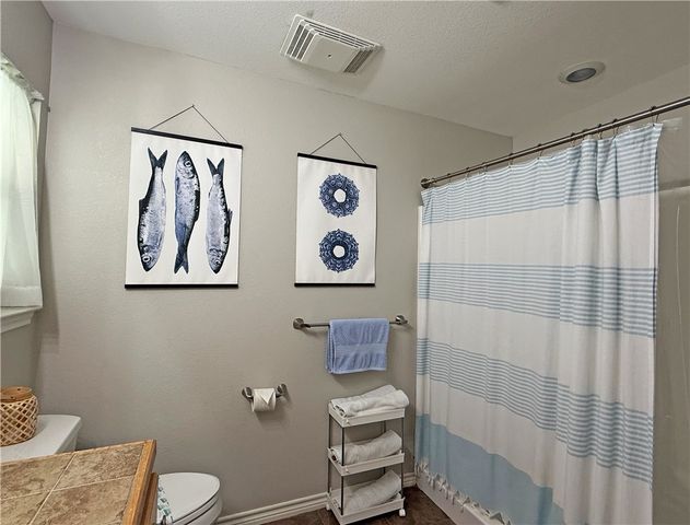 1020 S Live Oak St, Rockport, TX 78382