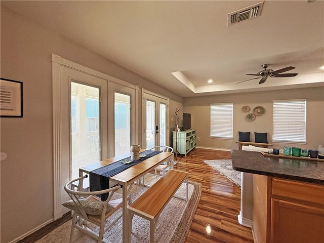 1020 S Live Oak St, Rockport, TX 78382