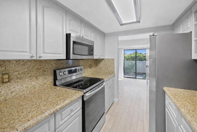 12702 Peconic Court, Wellington, FL 33414