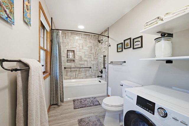 S44W23627 Amy James DRIVE, Waukesha, WI 53189