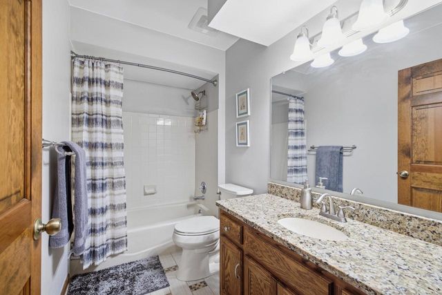 S44W23627 Amy James DRIVE, Waukesha, WI 53189