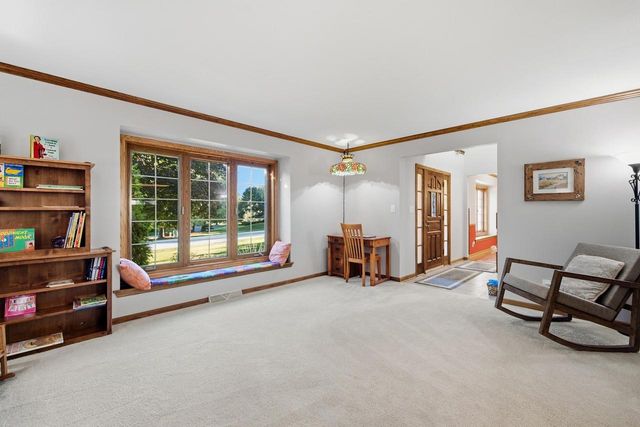 S44W23627 Amy James DRIVE, Waukesha, WI 53189