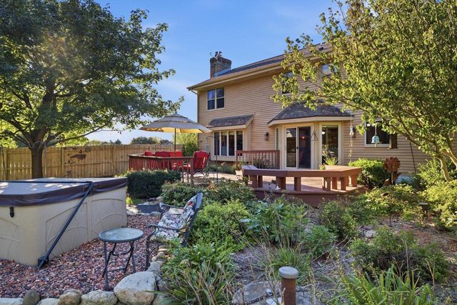 S44W23627 Amy James DRIVE, Waukesha, WI 53189