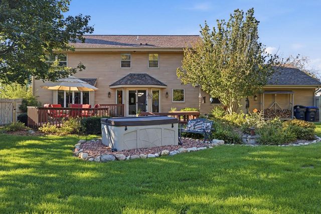 S44W23627 Amy James DRIVE, Waukesha, WI 53189