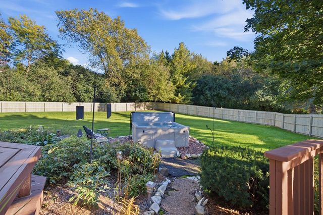 S44W23627 Amy James DRIVE, Waukesha, WI 53189