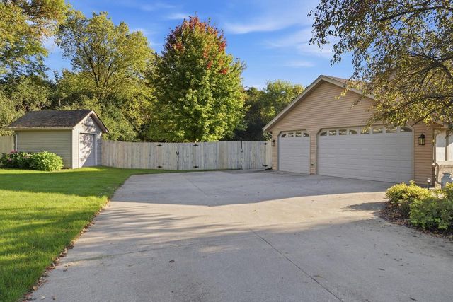 S44W23627 Amy James DRIVE, Waukesha, WI 53189