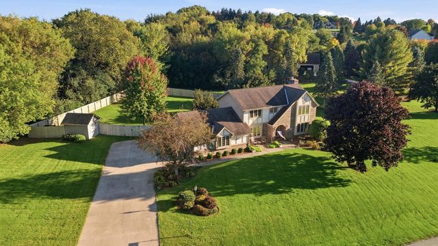 S44W23627 Amy James DRIVE, Waukesha, WI 53189
