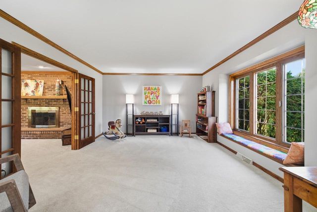 S44W23627 Amy James DRIVE, Waukesha, WI 53189