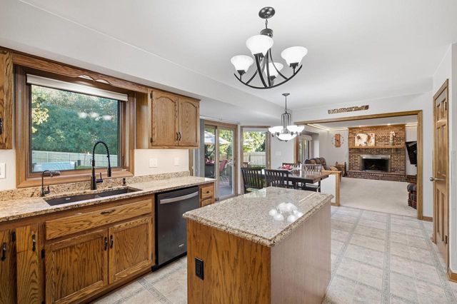 S44W23627 Amy James DRIVE, Waukesha, WI 53189