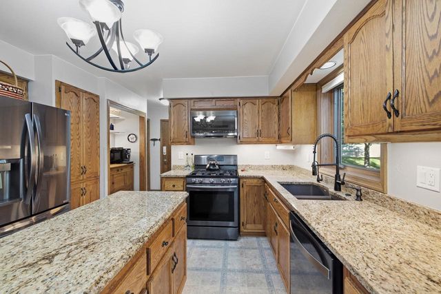 S44W23627 Amy James DRIVE, Waukesha, WI 53189