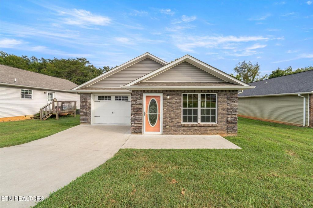 1718 Watauga St, Sevierville, TN 37876