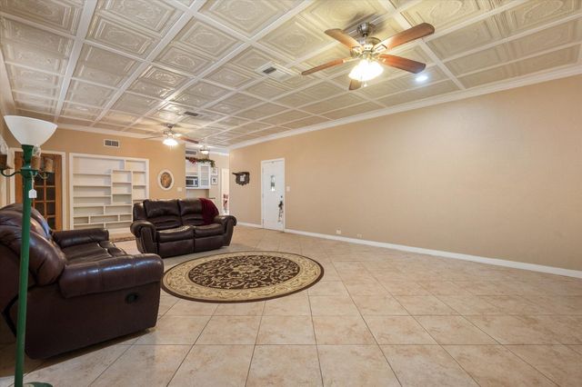 2001 N Main Street, Tahoka, TX 79373