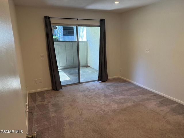 1342 E Hillcrest Drive 17, Thousand Oaks, CA 91362