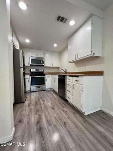 1342 E Hillcrest Drive 17, Thousand Oaks, CA 91362