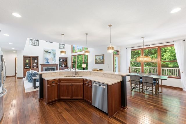 9160 Gateway Lane, Eden Prairie, MN 55347