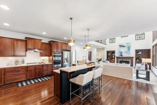 9160 Gateway Lane, Eden Prairie, MN 55347