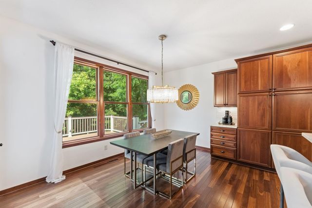 9160 Gateway Lane, Eden Prairie, MN 55347