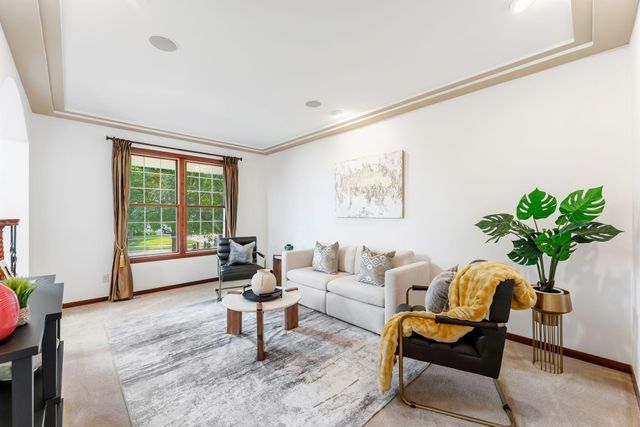 9160 Gateway Lane, Eden Prairie, MN 55347