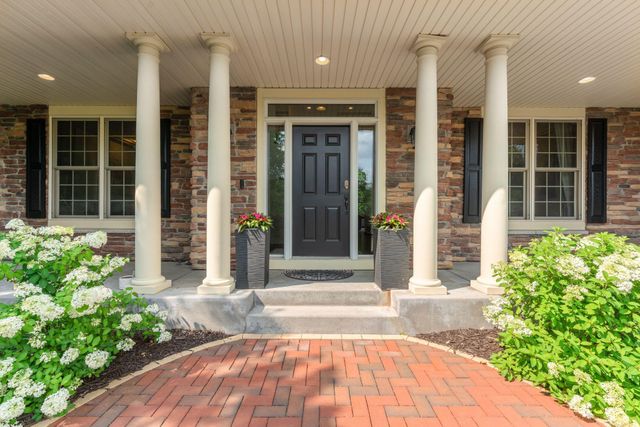 9160 Gateway Lane, Eden Prairie, MN 55347