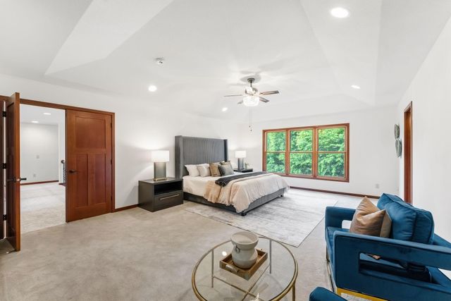 9160 Gateway Lane, Eden Prairie, MN 55347