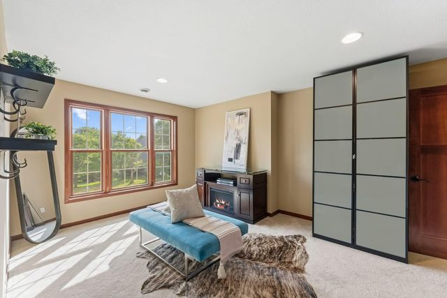 9160 Gateway Lane, Eden Prairie, MN 55347