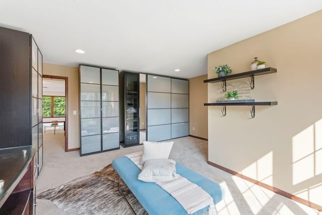 9160 Gateway Lane, Eden Prairie, MN 55347