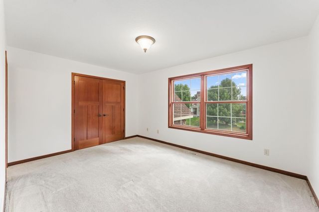 9160 Gateway Lane, Eden Prairie, MN 55347