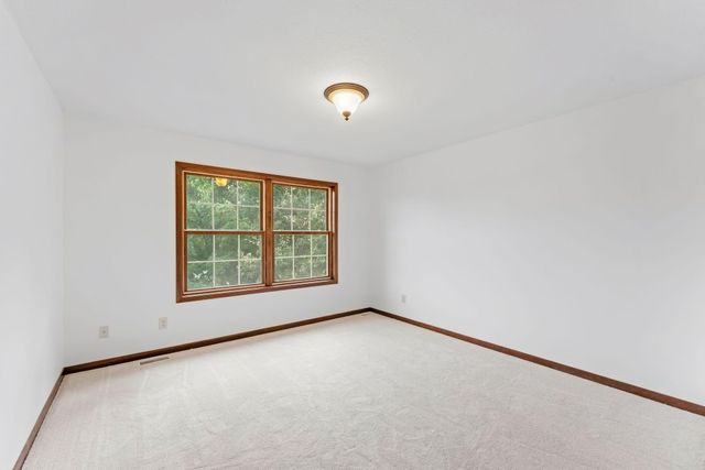 9160 Gateway Lane, Eden Prairie, MN 55347