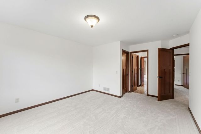 9160 Gateway Lane, Eden Prairie, MN 55347