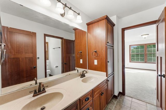 9160 Gateway Lane, Eden Prairie, MN 55347