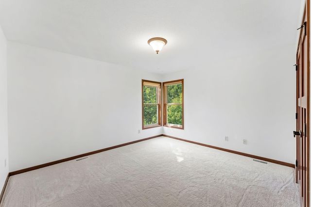 9160 Gateway Lane, Eden Prairie, MN 55347