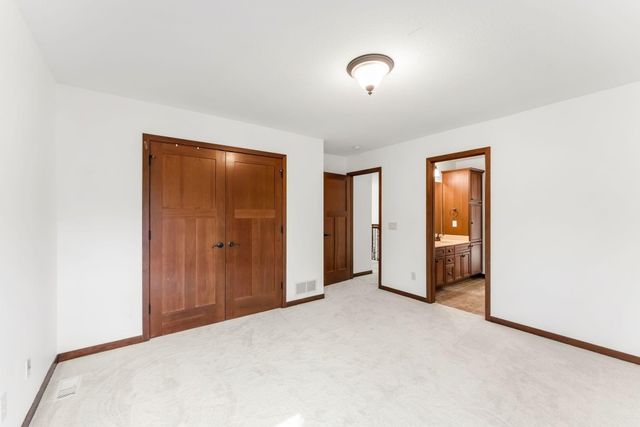 9160 Gateway Lane, Eden Prairie, MN 55347